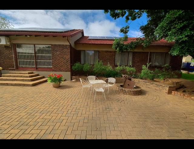 4 BEDROOM HOUSE FOR SALE IN THE REEDS